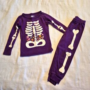 Crazy 8 girls size 2T Halloween pajama set purple with screen printed design EUC